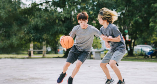 投出全場歡呼！戶外籃球挑戰