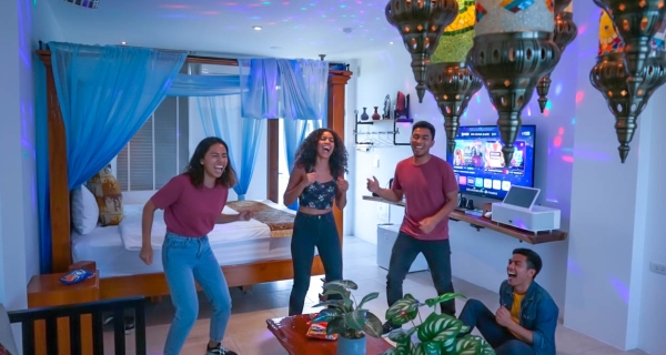 旅境民宿 · 打開房門就是專屬KTV！