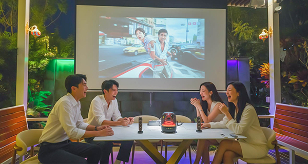 星空下，一起追球賽與電影！